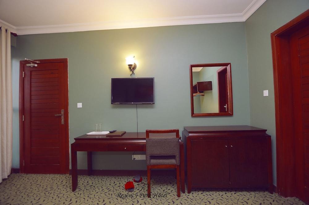 Regency Park Hotel ดาร์เอสซาลาม ภายนอก รูปภาพ