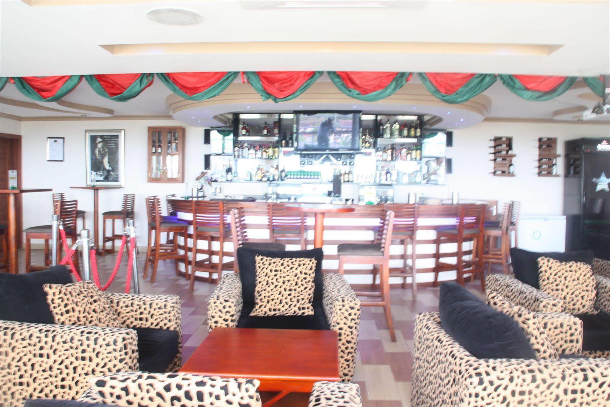 Regency Park Hotel ดาร์เอสซาลาม ภายนอก รูปภาพ