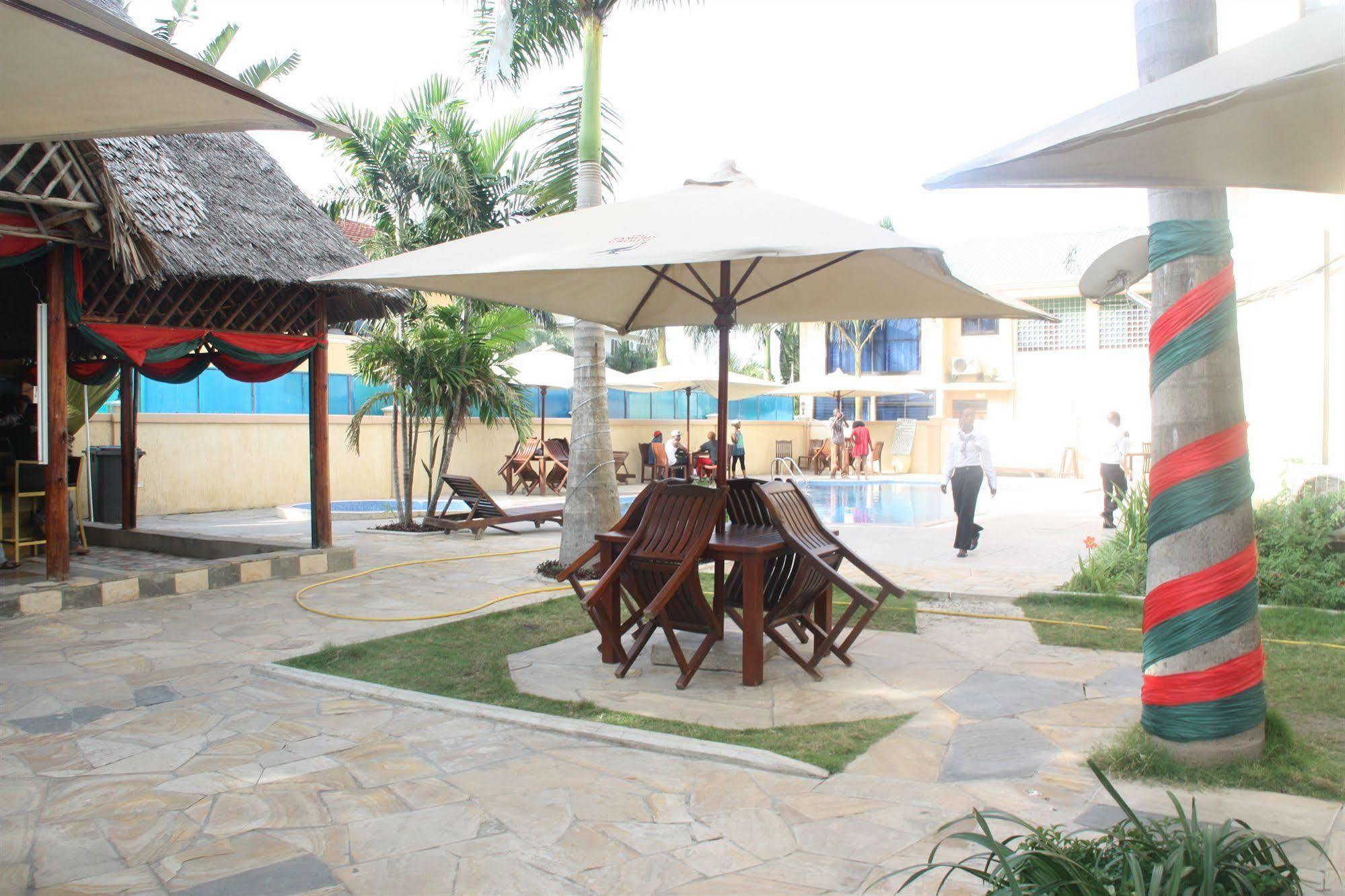 Regency Park Hotel ดาร์เอสซาลาม ภายนอก รูปภาพ