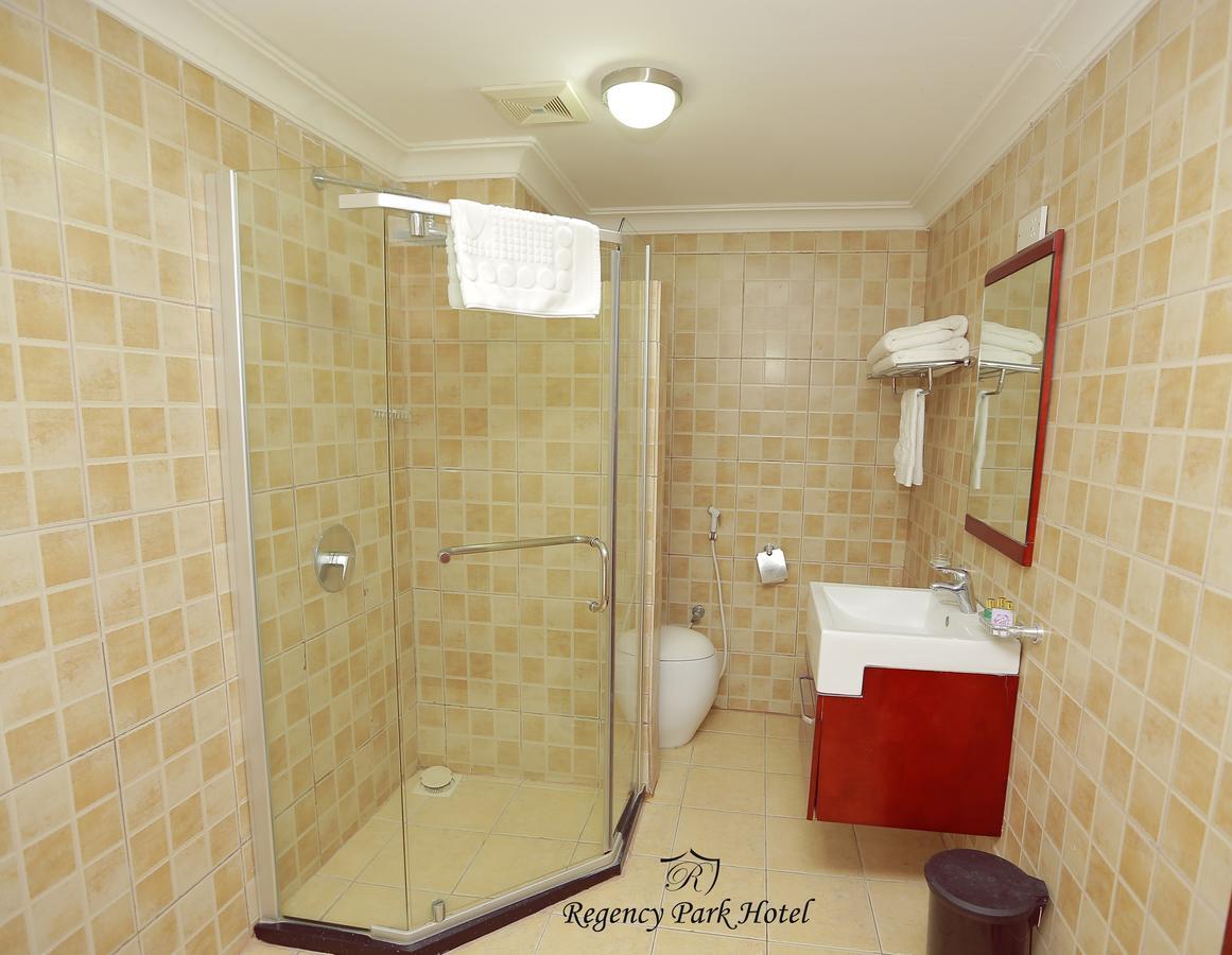 Regency Park Hotel ดาร์เอสซาลาม ภายนอก รูปภาพ