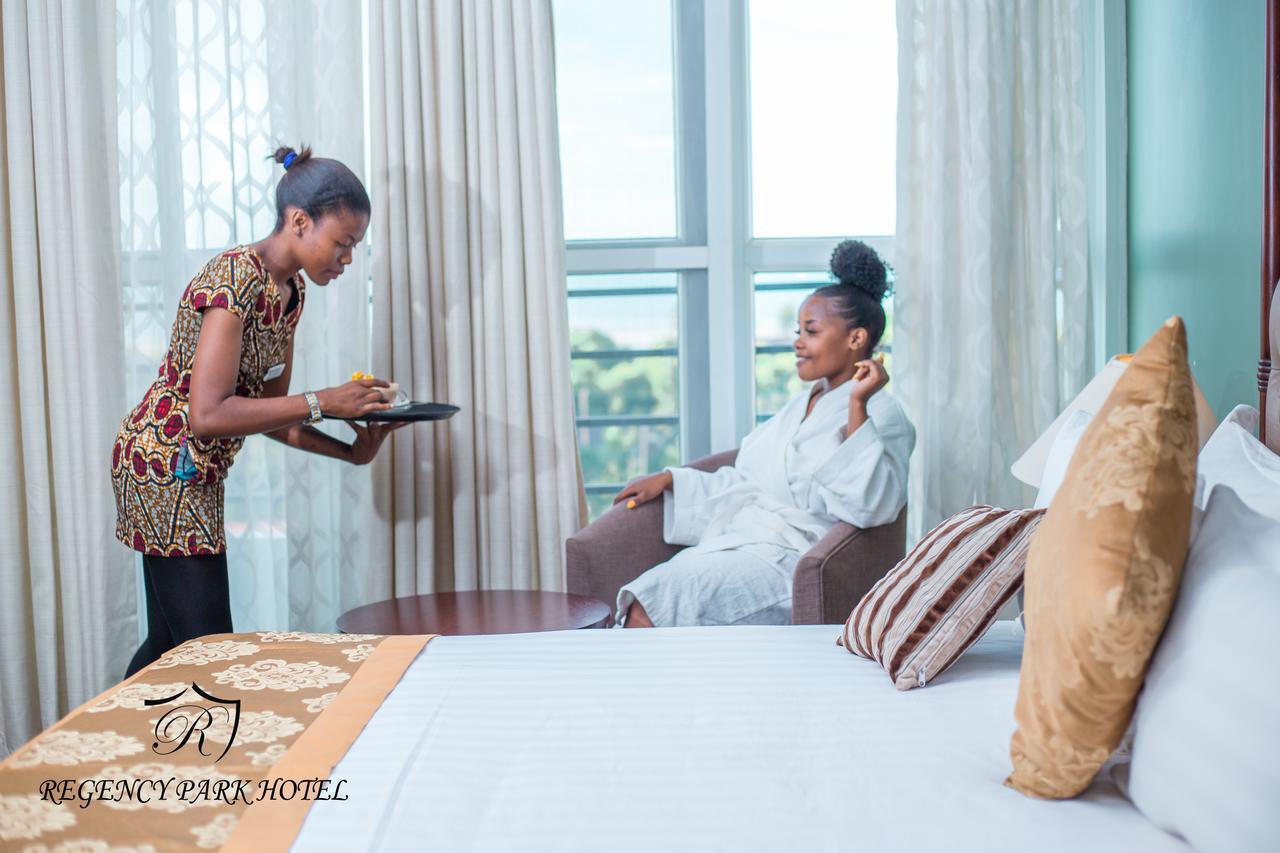 Regency Park Hotel ดาร์เอสซาลาม ภายนอก รูปภาพ