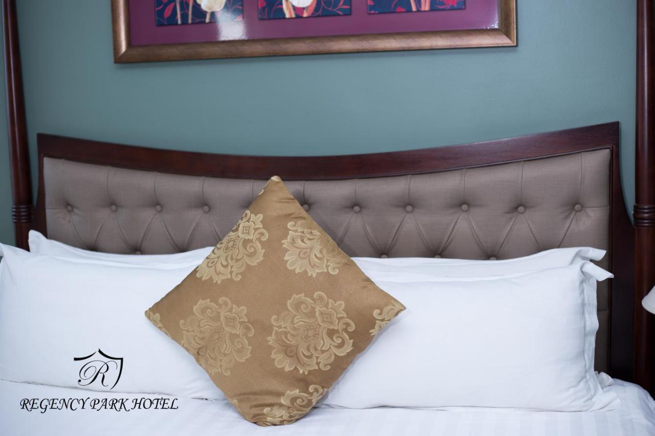 Regency Park Hotel ดาร์เอสซาลาม ภายนอก รูปภาพ