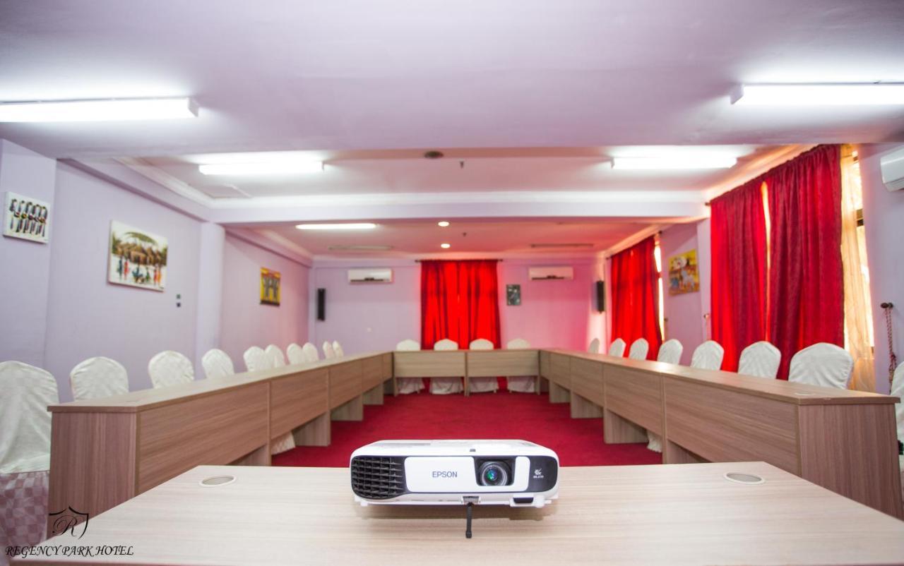 Regency Park Hotel ดาร์เอสซาลาม ภายนอก รูปภาพ